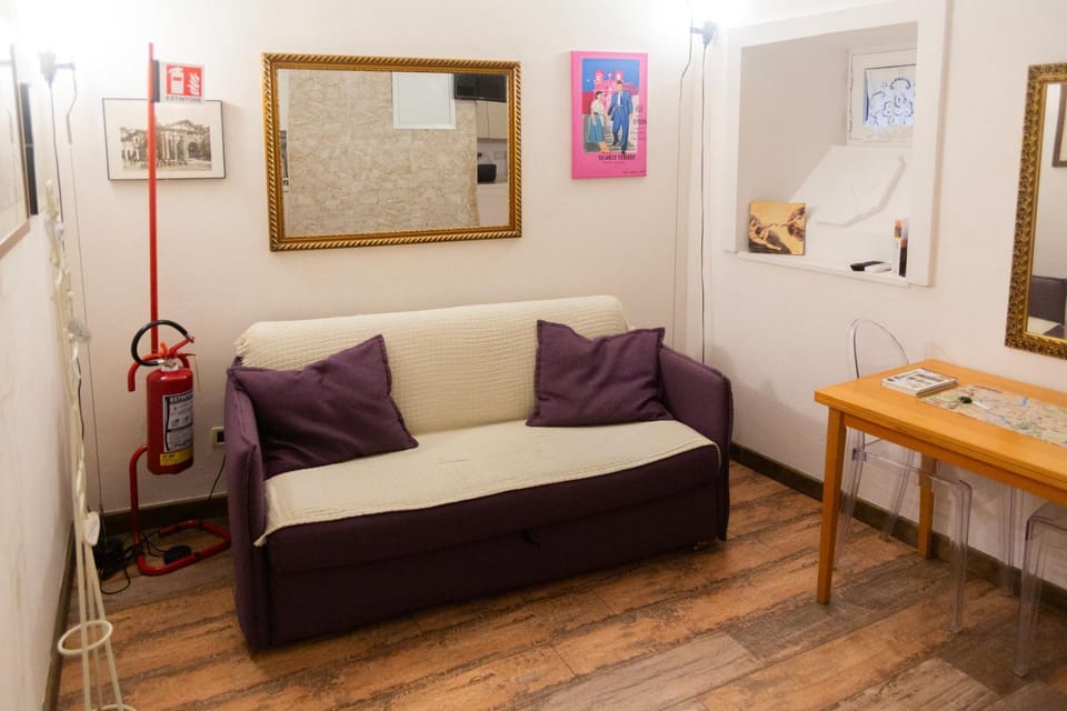 Bed, Decorative detail, Decorative detail, Dining area