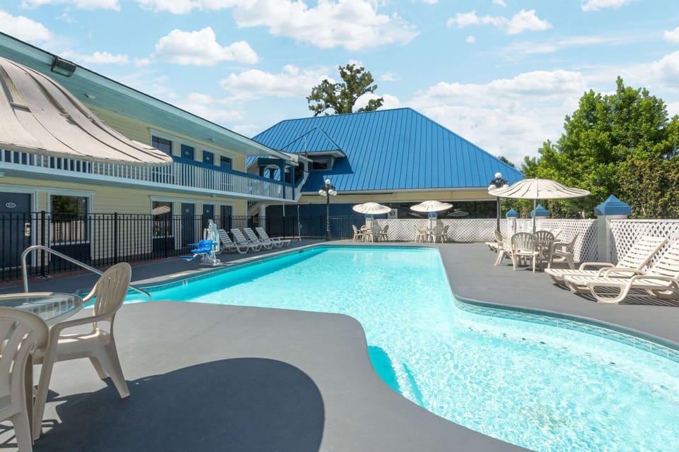 On site, Pool view, Swimming pool, Swimming pool