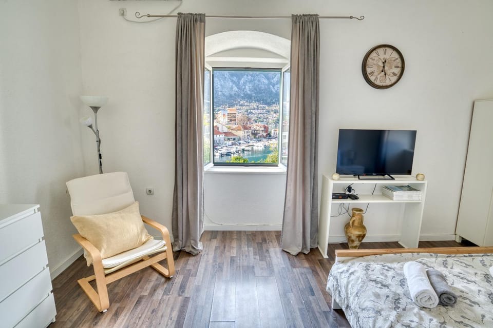 Bright, Romantic & Super Stylish Old Town Flat with Seaview & Shared Terrace Apartment in Kotor
