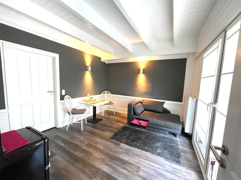 Living room, Photo of the whole room, Seating area