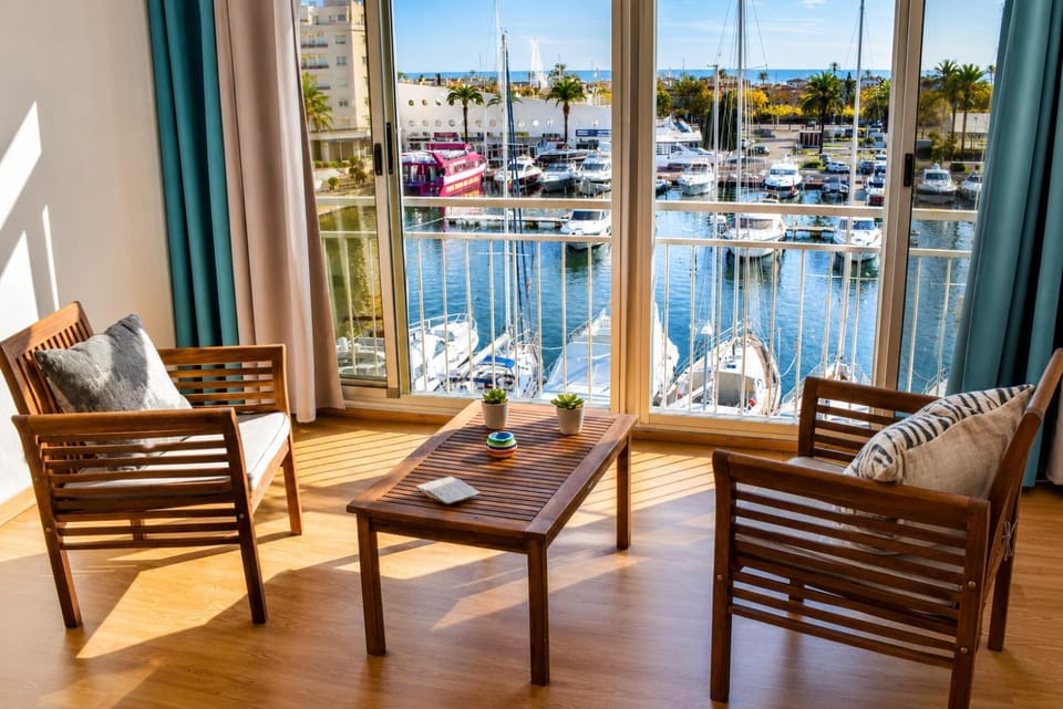 Amplio estudio con vistas a la marina y al mar ref 358 Apartment in Alt Empordà