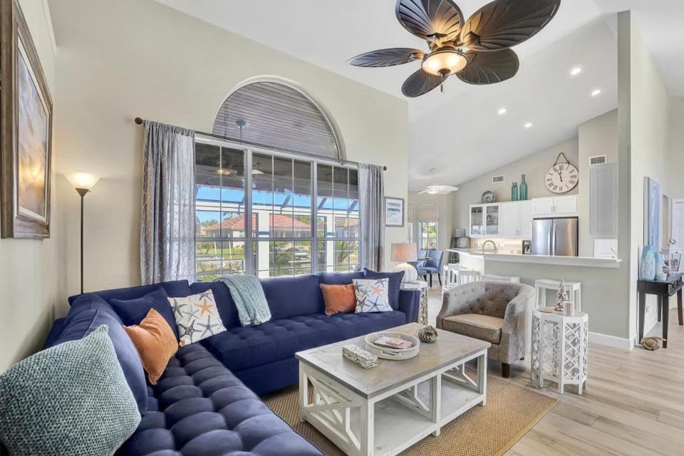 Lovely Pet-friendly waterfront home with pool and dock House in Marco Island