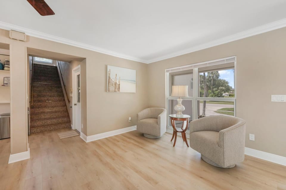 Pet-friendly two-story home with pool, spa, and grill House in Marco Island