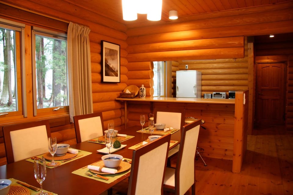 Day, Dining area
