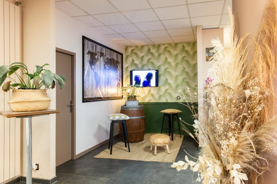 Communal lounge/ TV room, TV and multimedia, Living room, Seating area