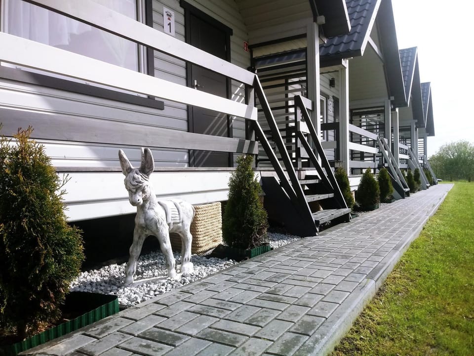 Facade/entrance, Animals