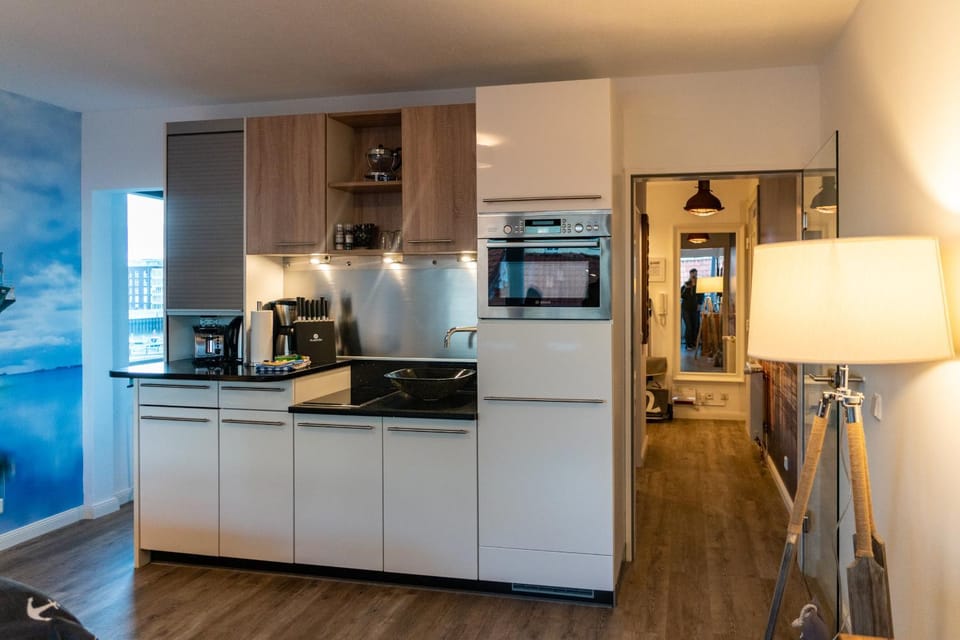 Coffee/tea facilities, Kitchen or kitchenette, Living room, Dining area