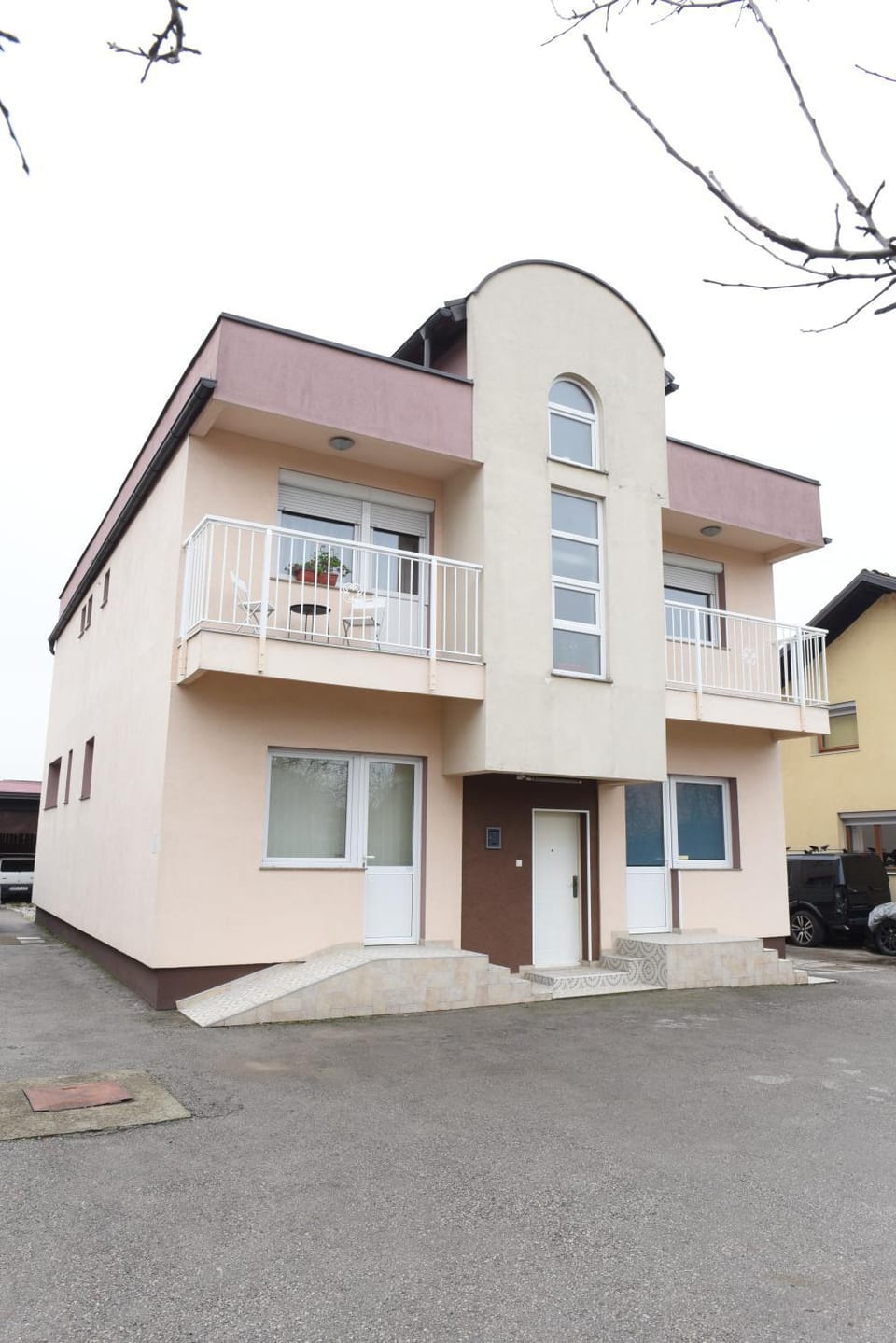 Property building, Facade/entrance