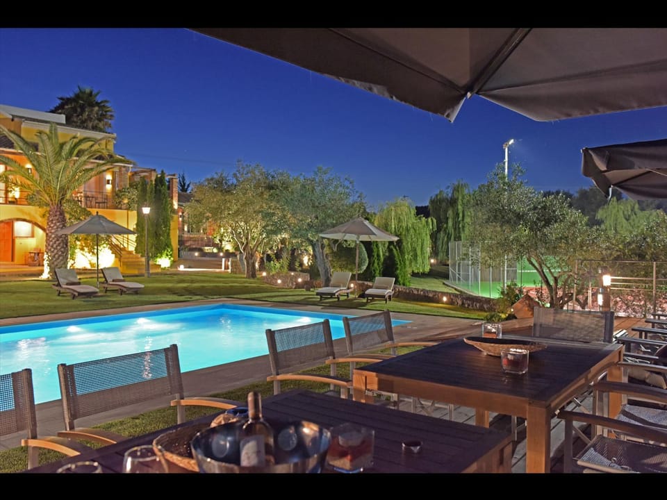 City view, Garden view, Mountain view, Pool view
