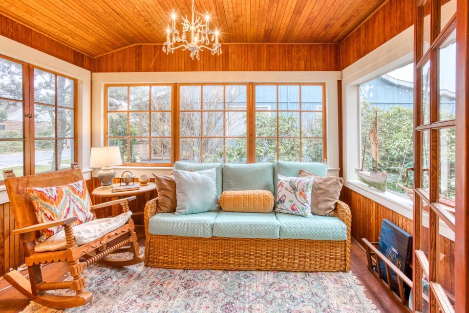 Seaside Classic Cozy Bungalow House in Seaside