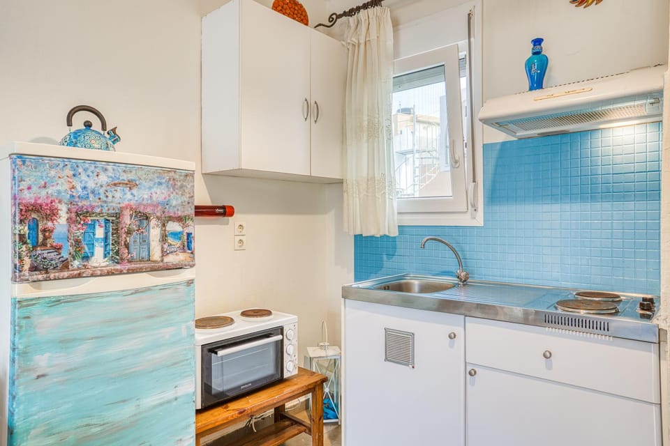 Kitchen or kitchenette, kitchen