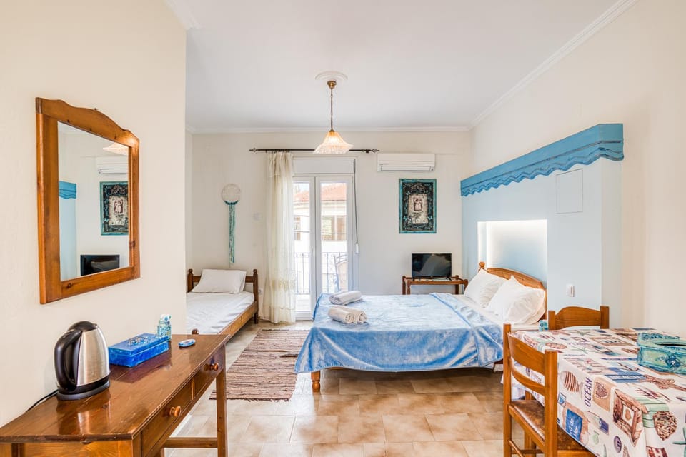 Bed, Mountain view, Street view