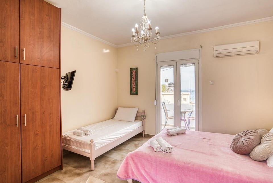 Bed, Sea view, wardrobe