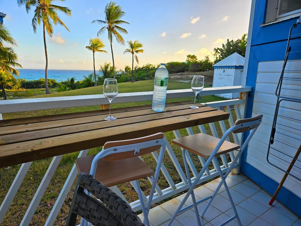 Natural landscape, View (from property/room), Balcony/Terrace, Dining area, Sea view