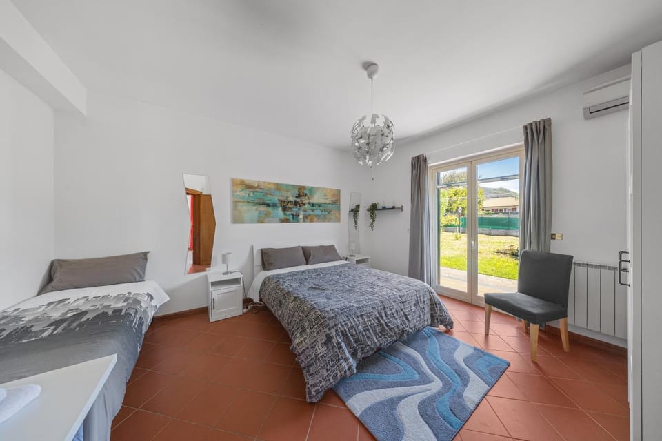 Photo of the whole room, Bedroom, Garden view, wardrobe