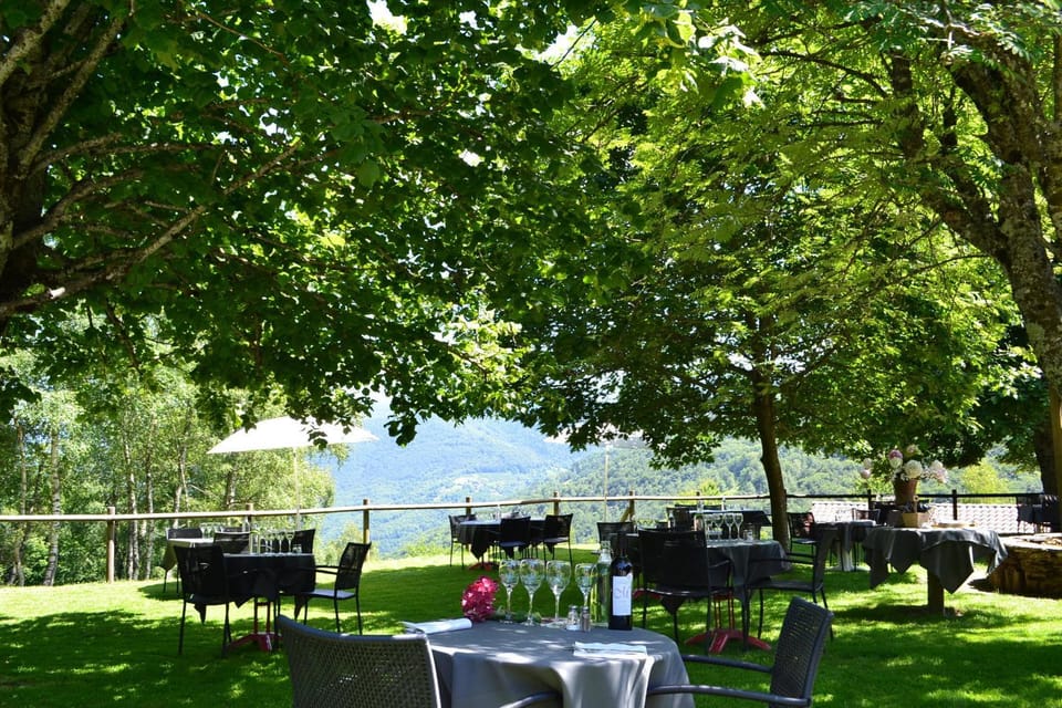 Restaurant/places to eat, Balcony/Terrace