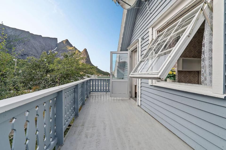 KB - Reinebringen Mountain View House in Lofoten