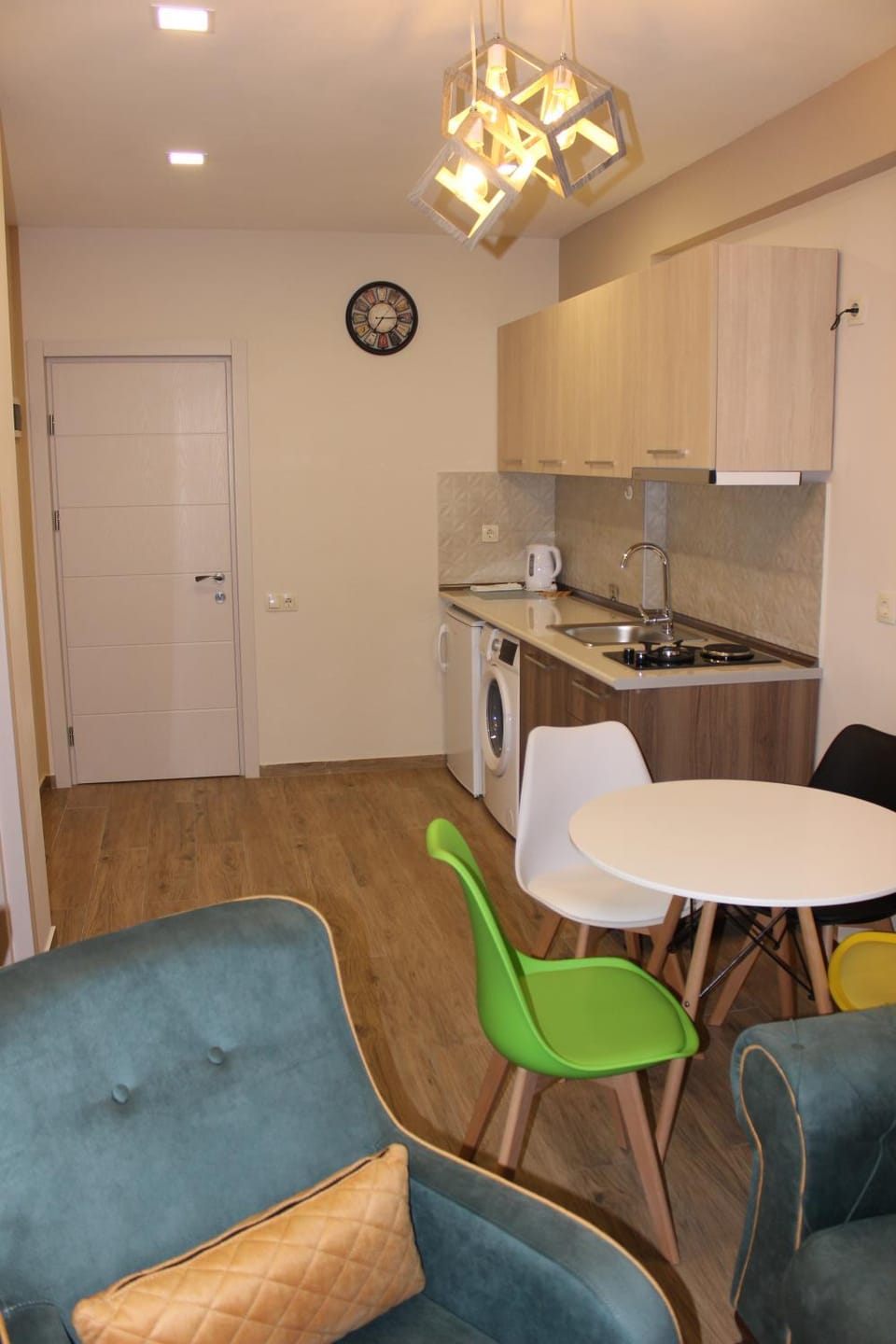 Kitchen or kitchenette, Living room, Seating area, Dining area