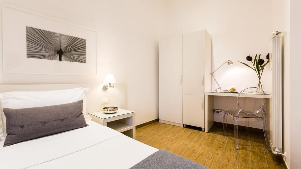Seating area, Bedroom