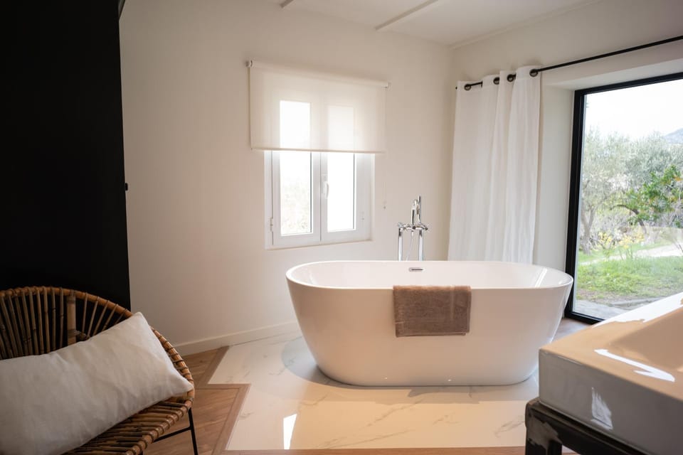 Bathroom, Bath