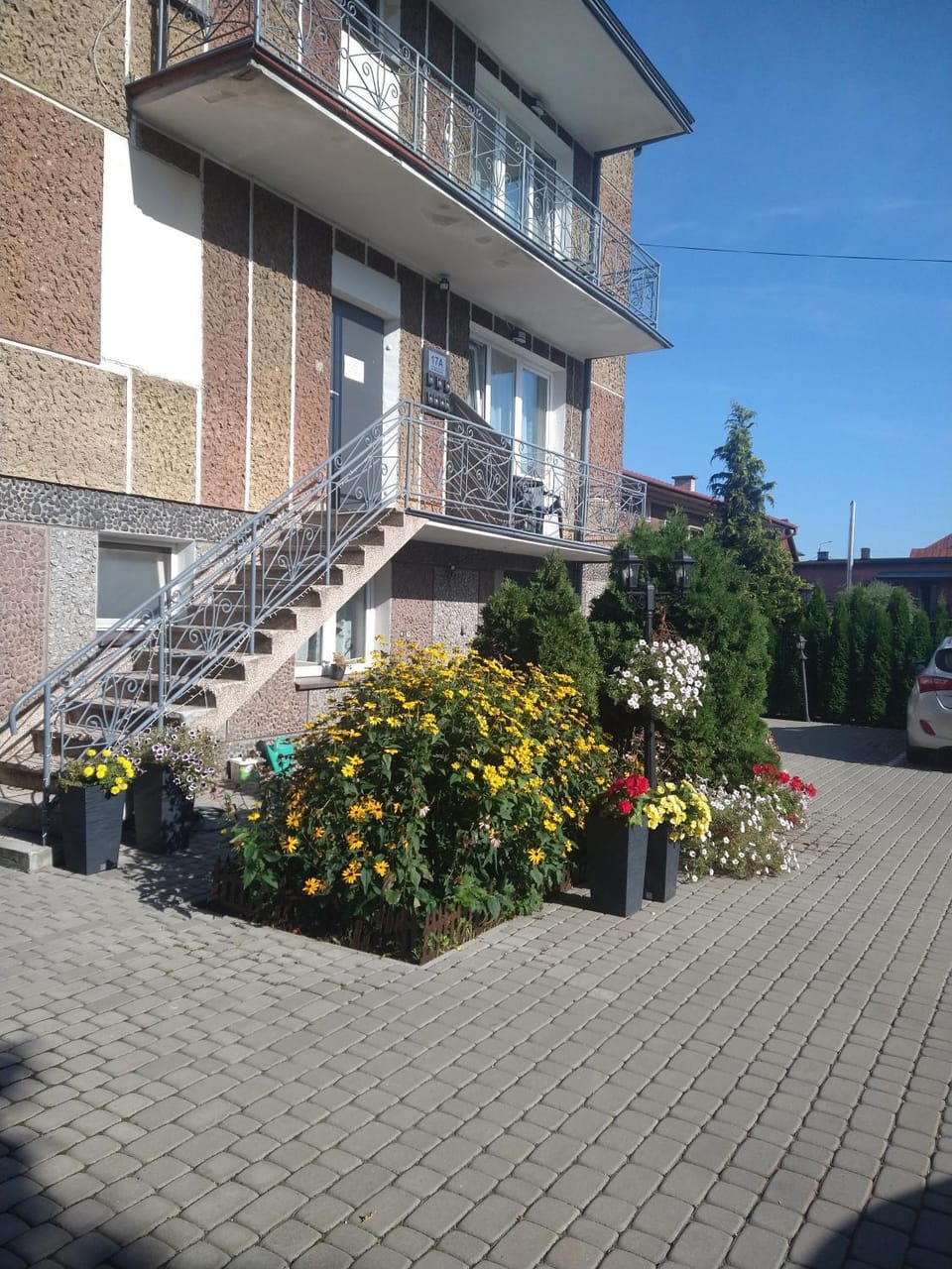 Facade/entrance
