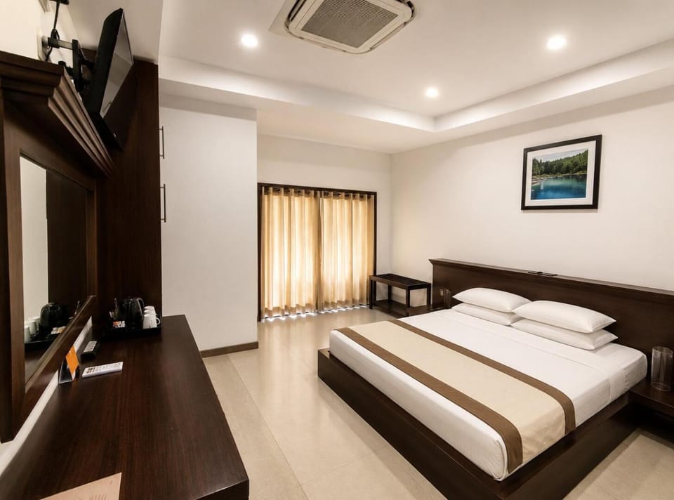 Bed, TV and multimedia, Photo of the whole room, Bedroom, air conditioner