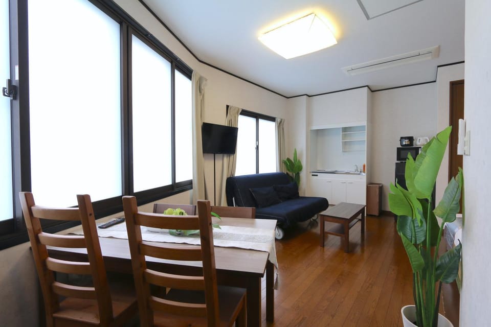 TV and multimedia, Living room, Seating area, Dining area