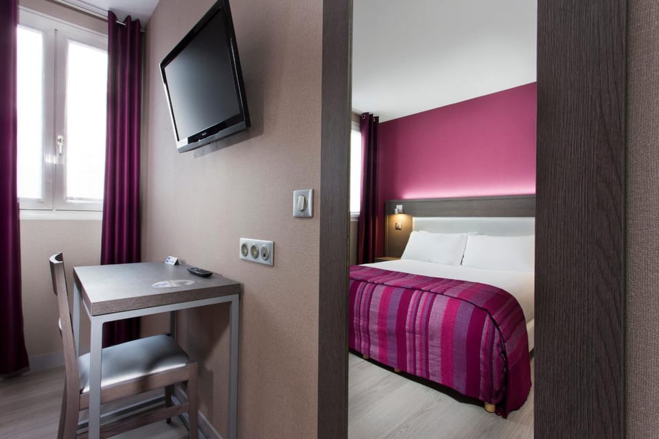 TV and multimedia, Photo of the whole room, Bedroom