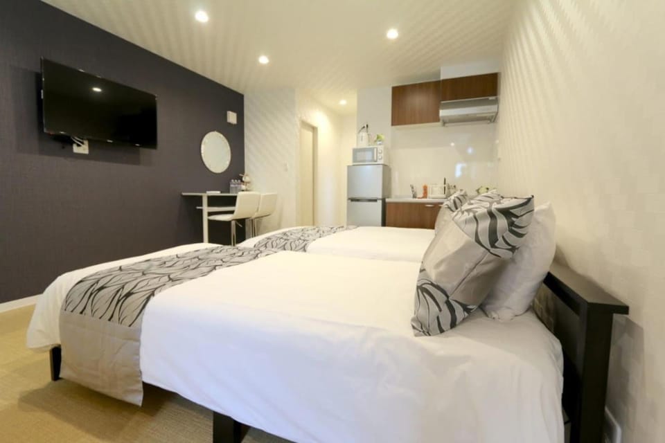 Bed, TV and multimedia, Kitchen or kitchenette, Photo of the whole room, Bedroom
