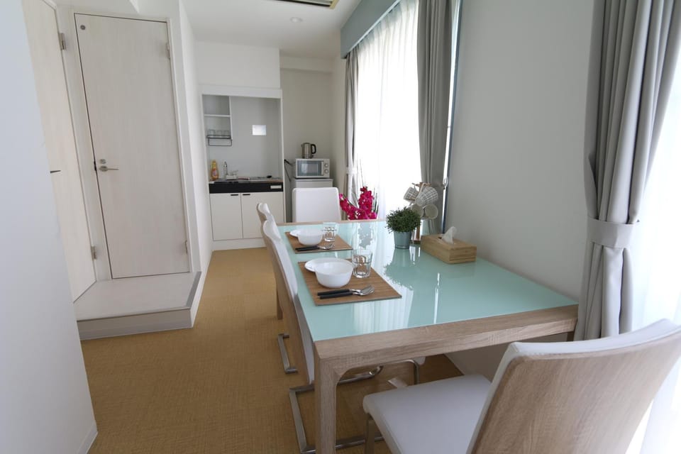 Kitchen or kitchenette, Living room, Dining area, Diving