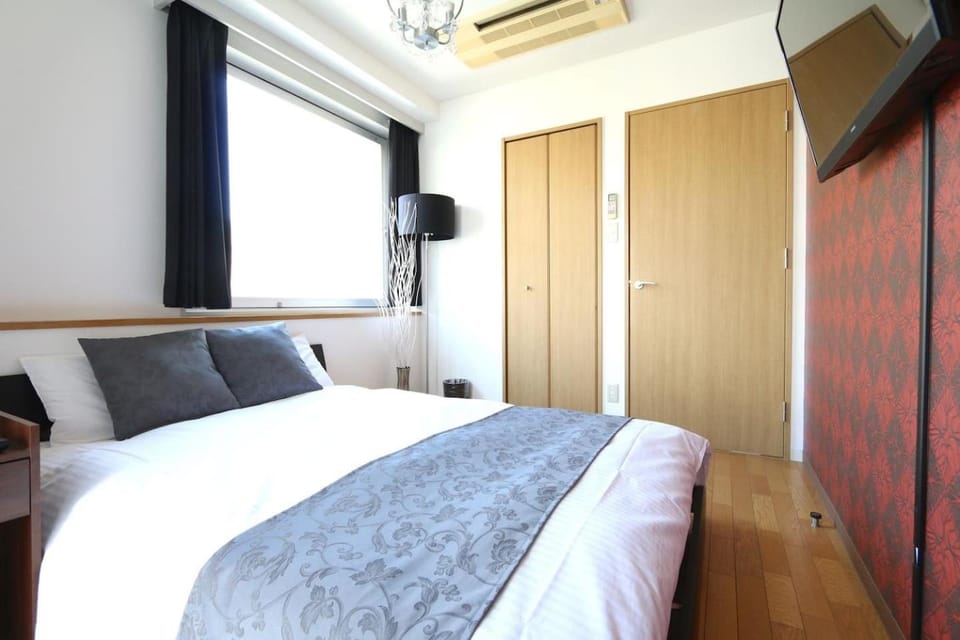 Bed, TV and multimedia, Photo of the whole room, Bedroom, wardrobe, air conditioner
