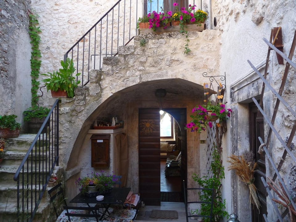 La Bifora e Le Lune Vico sotto gli archi 5 Bed and Breakfast in Abruzzo