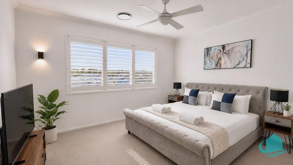Surfers Paradise- Fun Beach Stay +Arcade Game House in Lake Macquarie