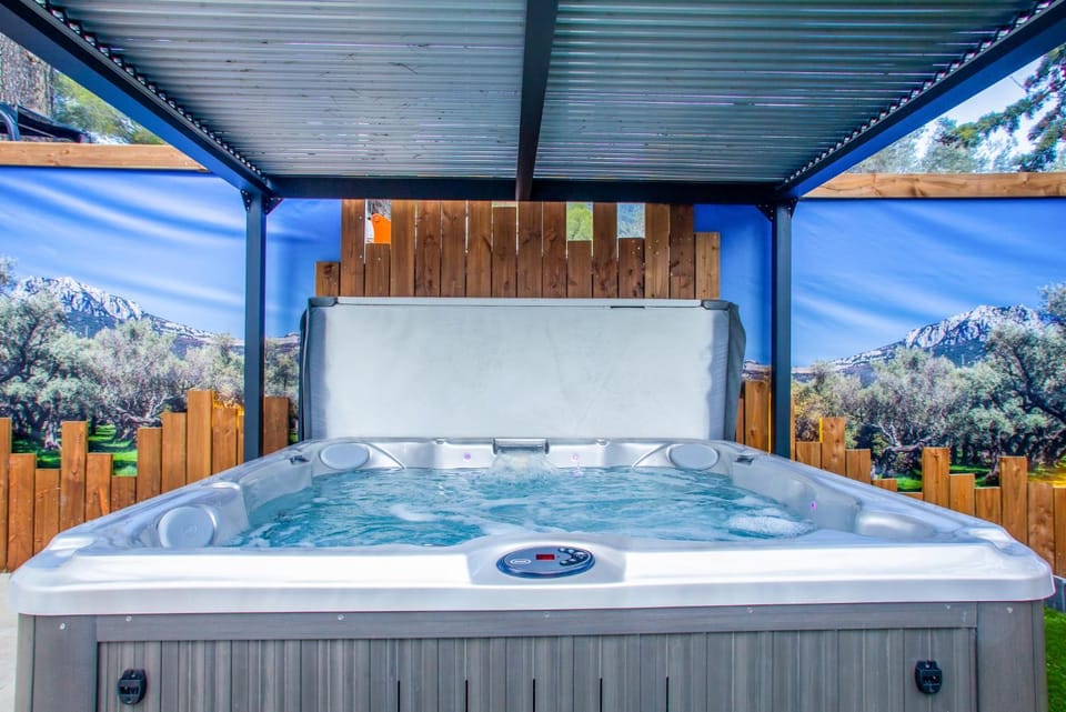 #LVJ - VILLA - JACUZZI - TERRASSES - CLIM & BBQ - La Valette-du-Var Villa in French Riviera
