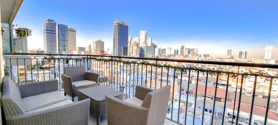 Balcony/Terrace, City view