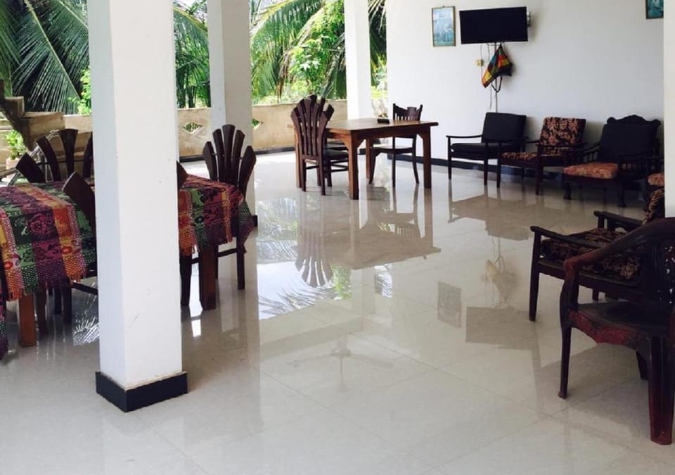 Communal lounge/ TV room, TV and multimedia, Living room, Seating area, Evening entertainment