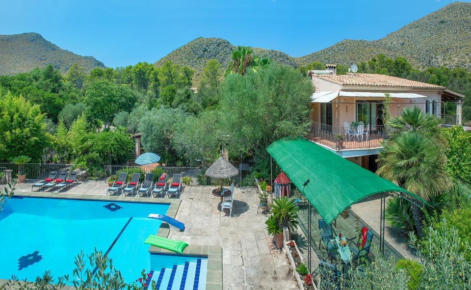 Natural landscape, Garden, Garden view, Mountain view, sunbed
