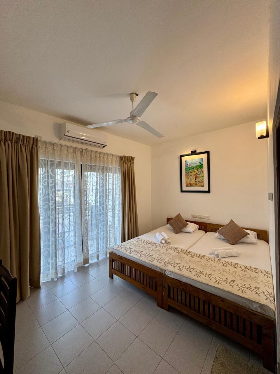 Photo of the whole room, Bedroom