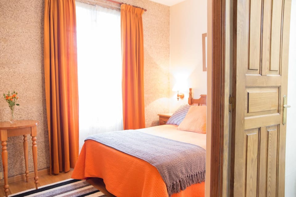 Photo of the whole room, Decorative detail, Bedroom