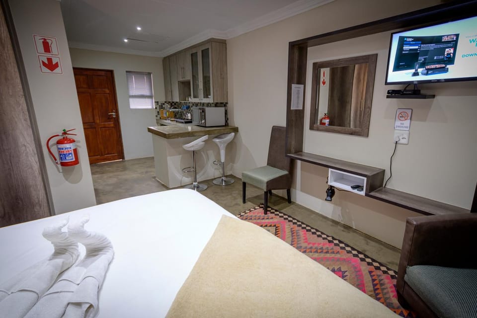 TV and multimedia, Kitchen or kitchenette, Photo of the whole room, Bedroom, hair dresser, minibar