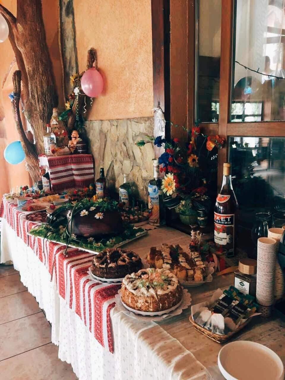 Food and drinks, Food, Drinks