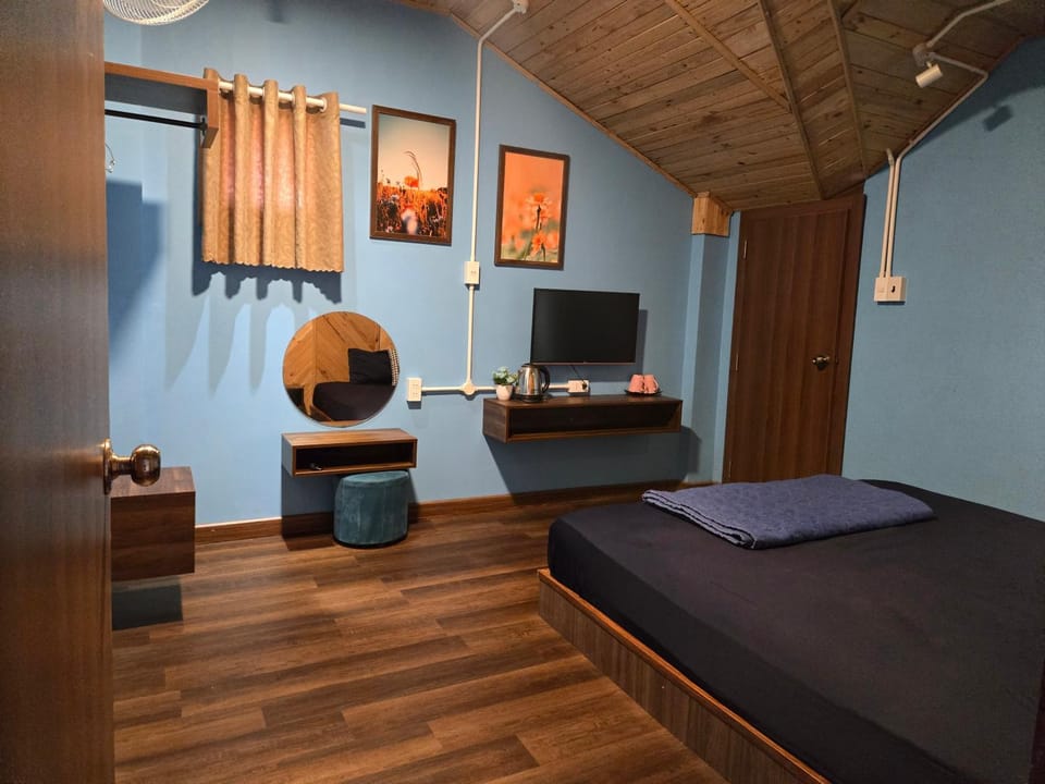 Bed, Photo of the whole room