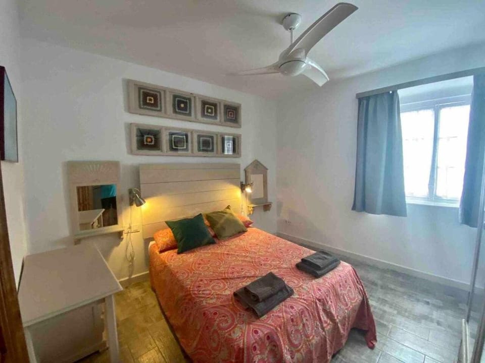 Photo of the whole room, Bedroom, fireplace