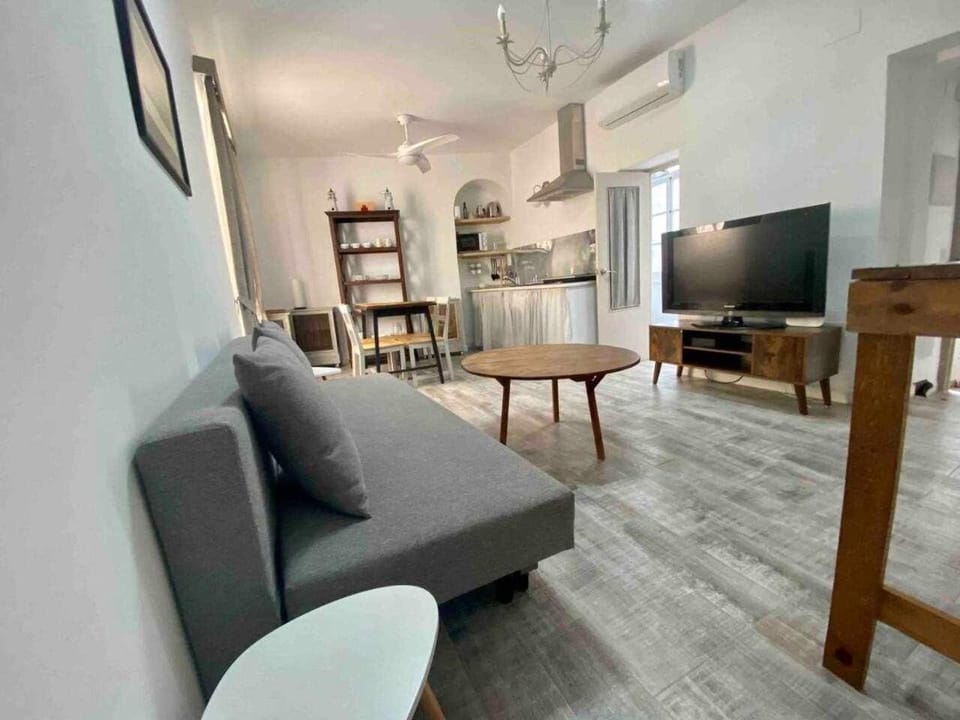 Communal lounge/ TV room, Living room, Dining area