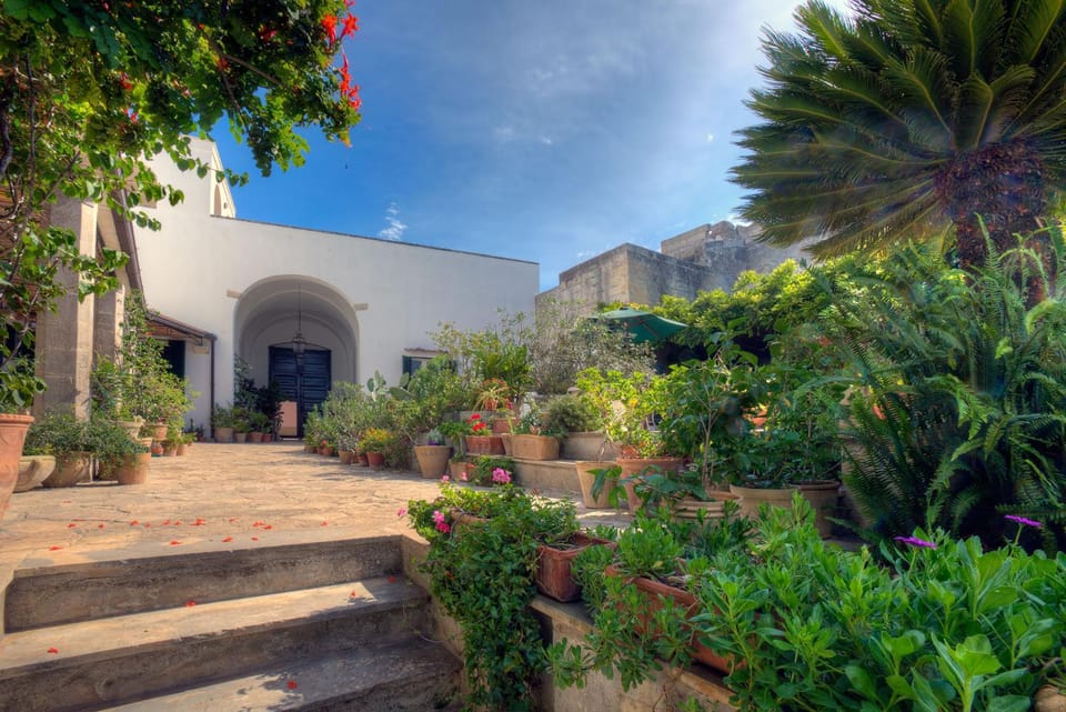 Property building, Facade/entrance, Garden