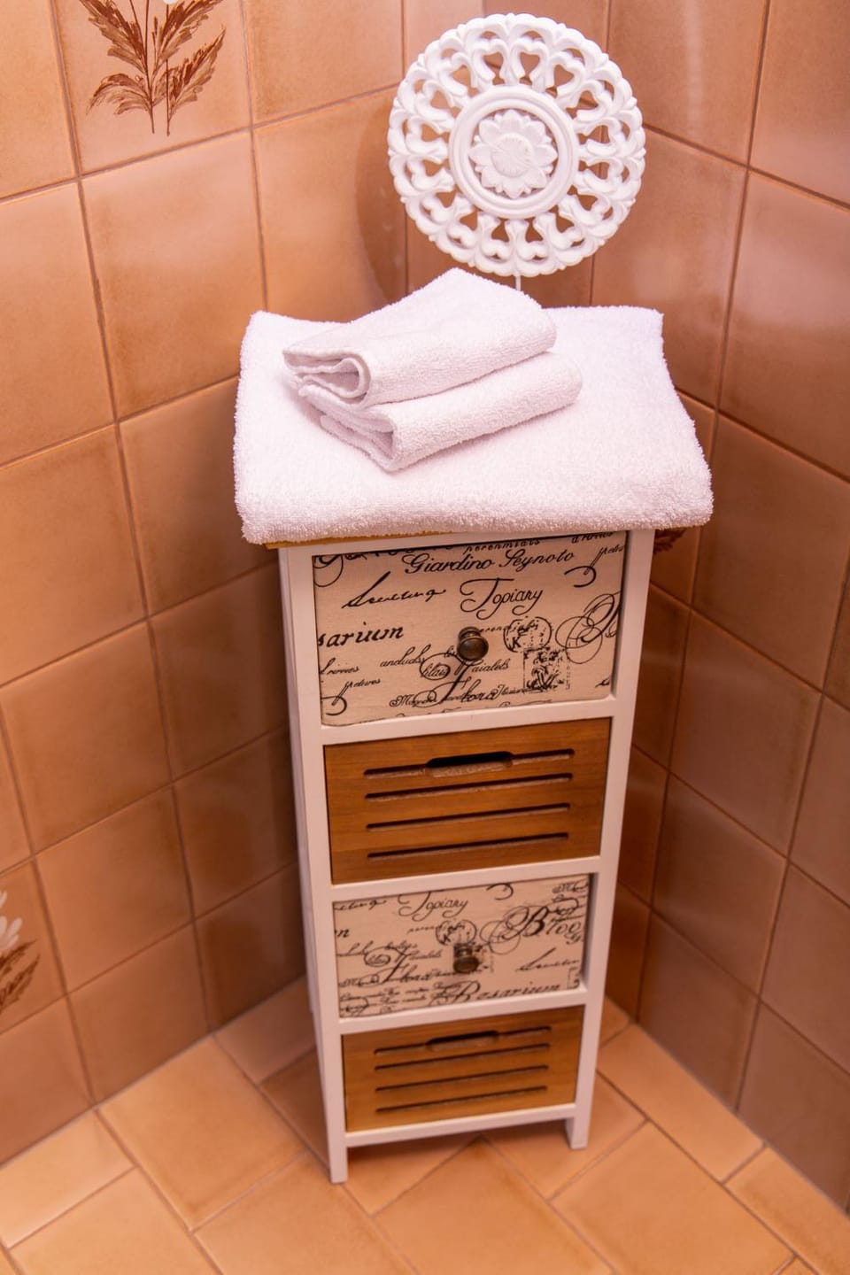 Bathroom, Decorative detail