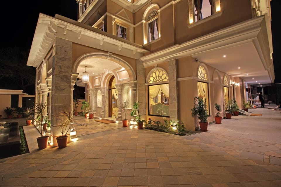Facade/entrance