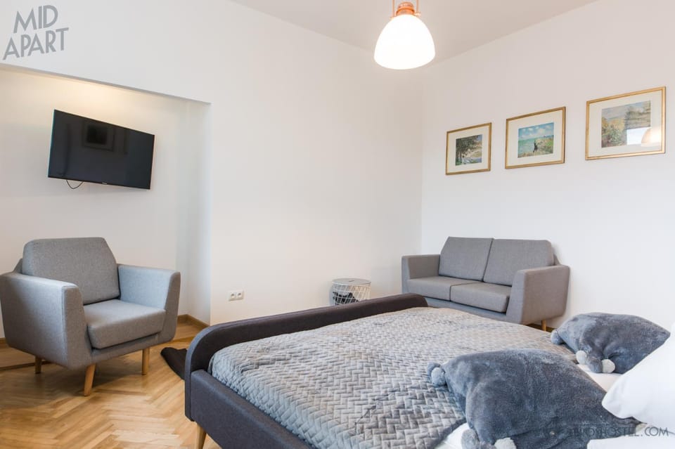Photo of the whole room, Bedroom