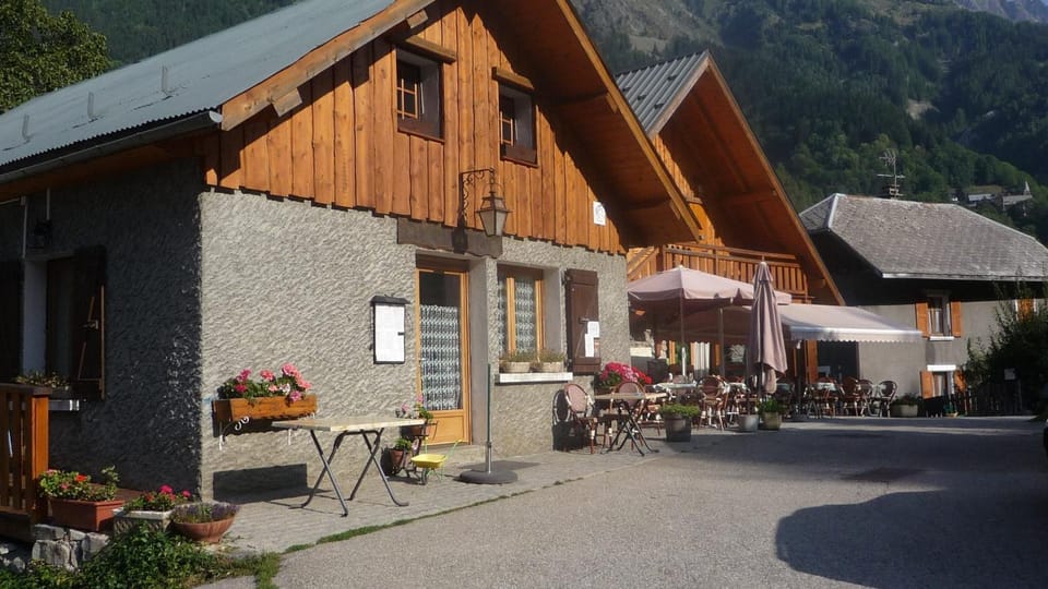 Property building, Patio, Facade/entrance, Neighbourhood