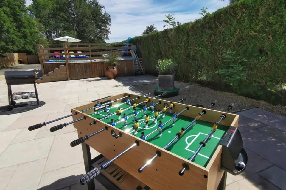 Game Room, Garden view